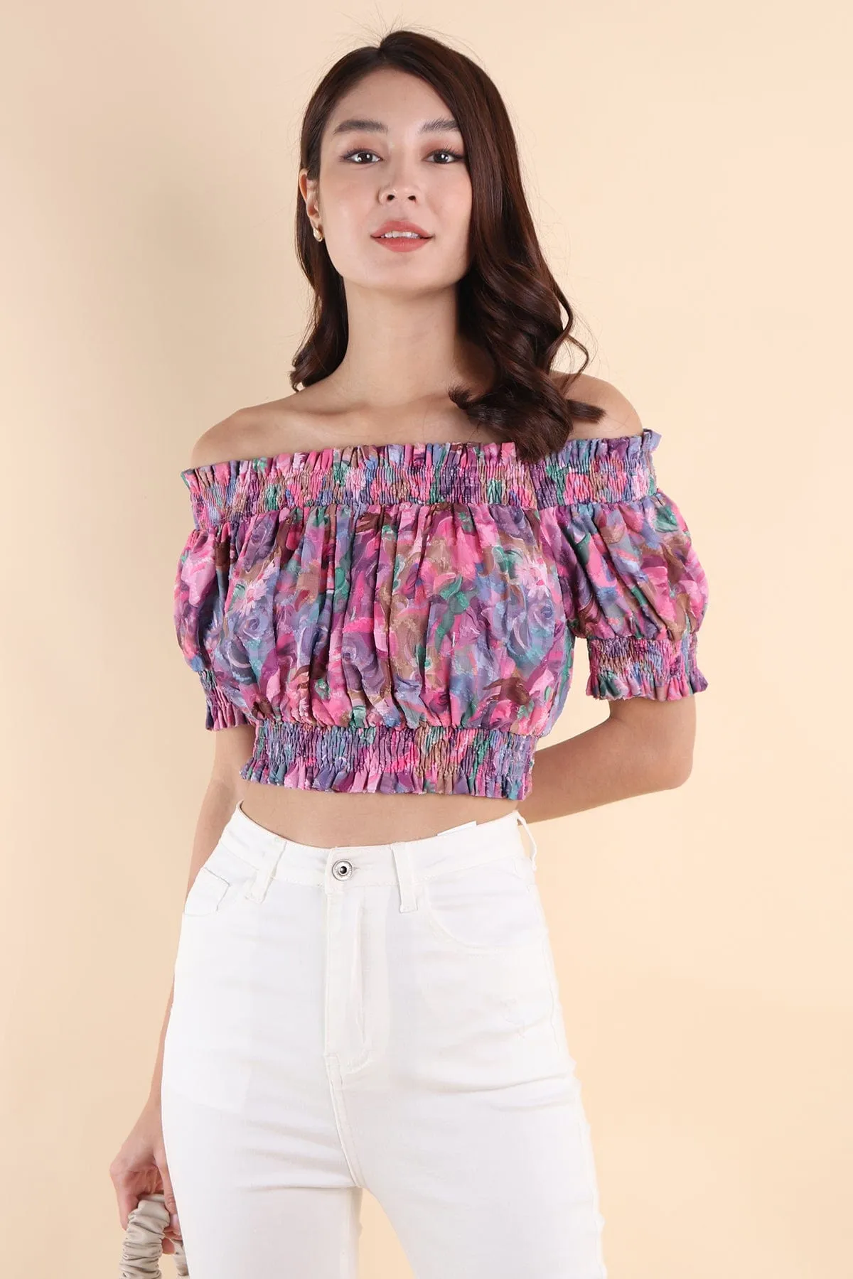 BLOOM FLORAL OFFSIE TOP IN MULTI